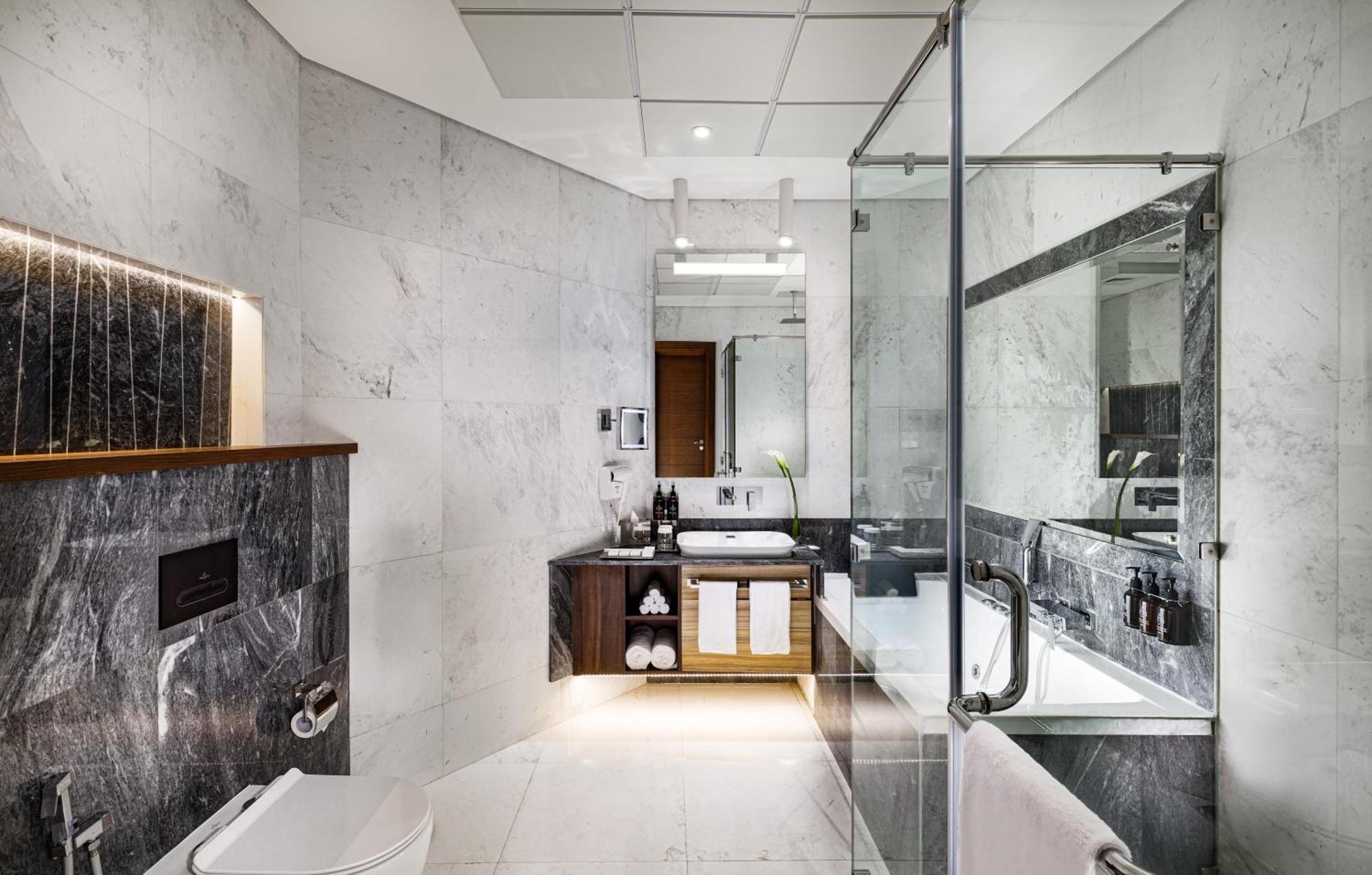 Millennium Place Доха Экстерьер фото Bathroom