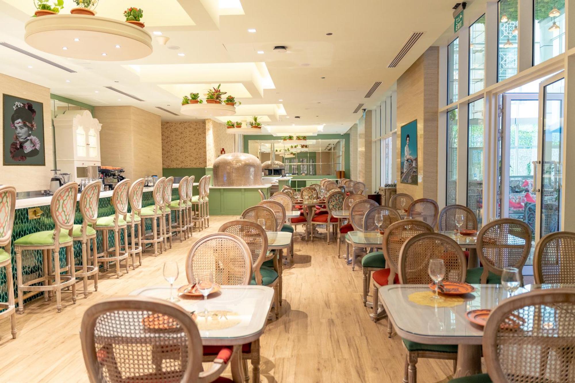Millennium Place Доха Экстерьер фото The interior of the restaurant