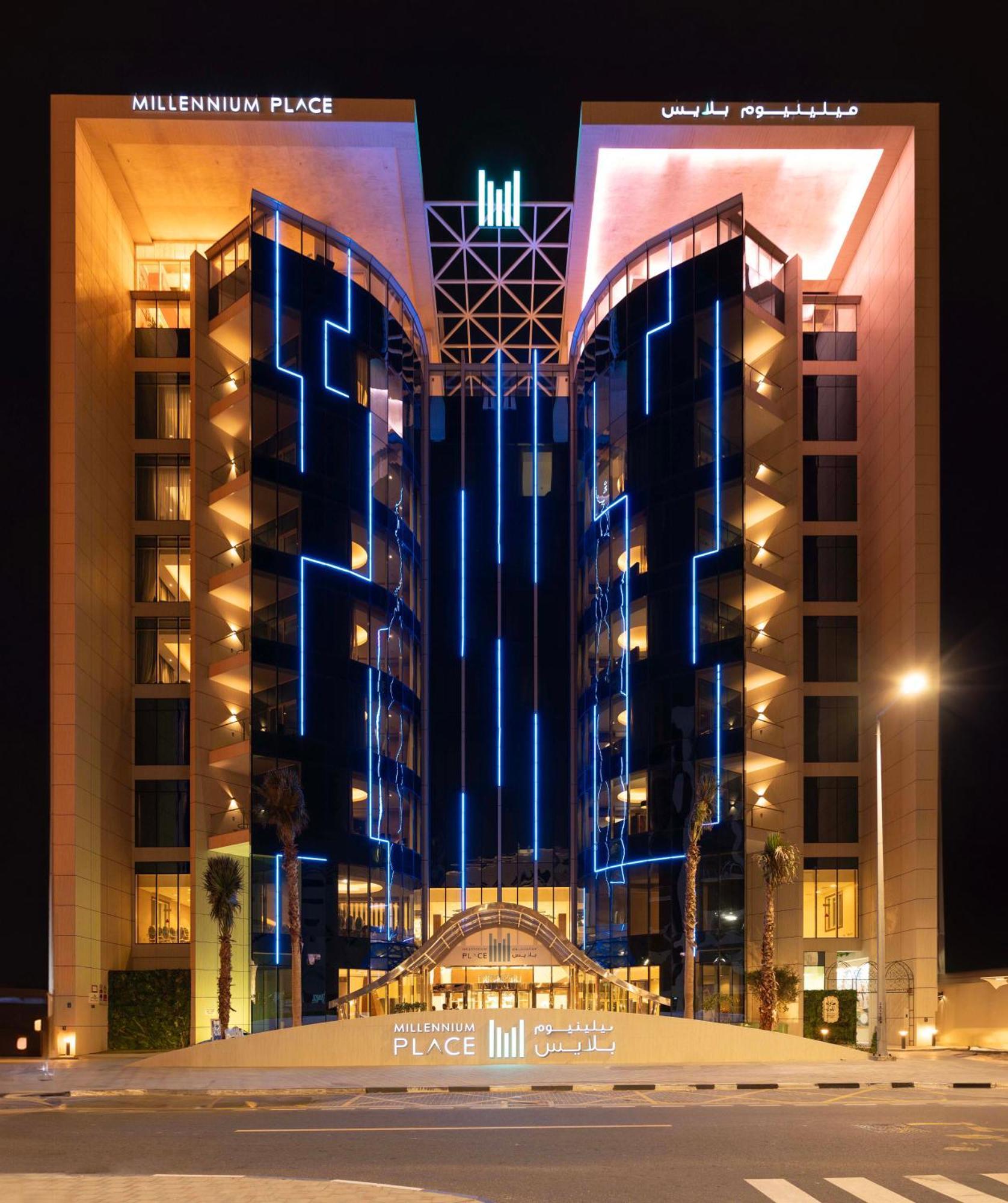 Millennium Place Доха Экстерьер фото The hotel at night