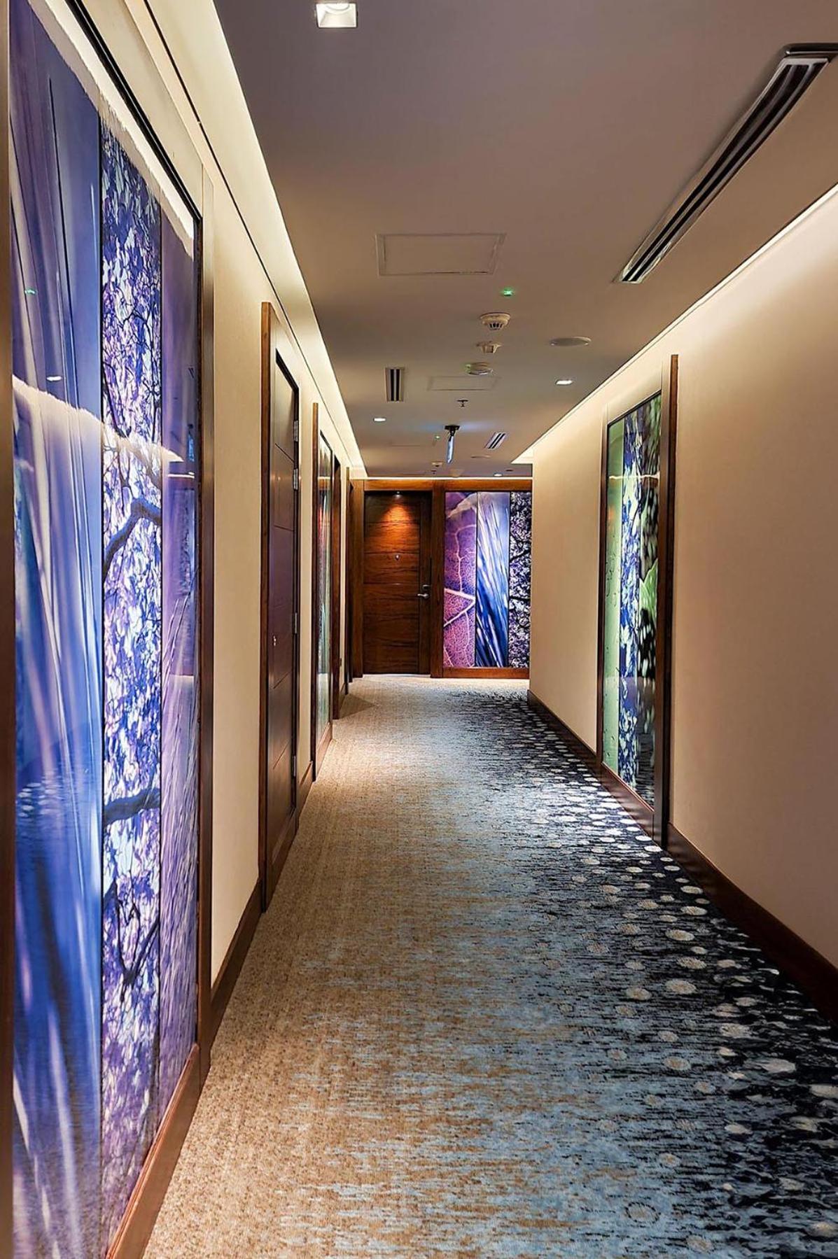 Millennium Place Доха Экстерьер фото A corridor at the hotel
