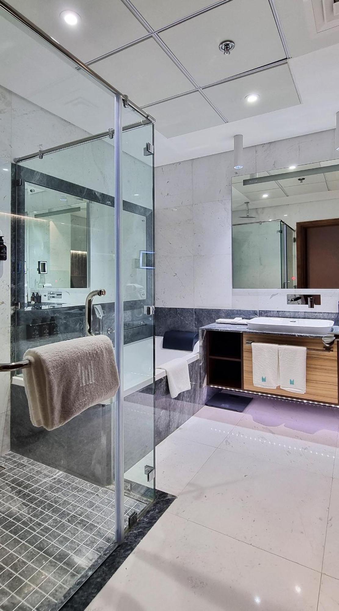 Millennium Place Доха Экстерьер фото Bathroom
